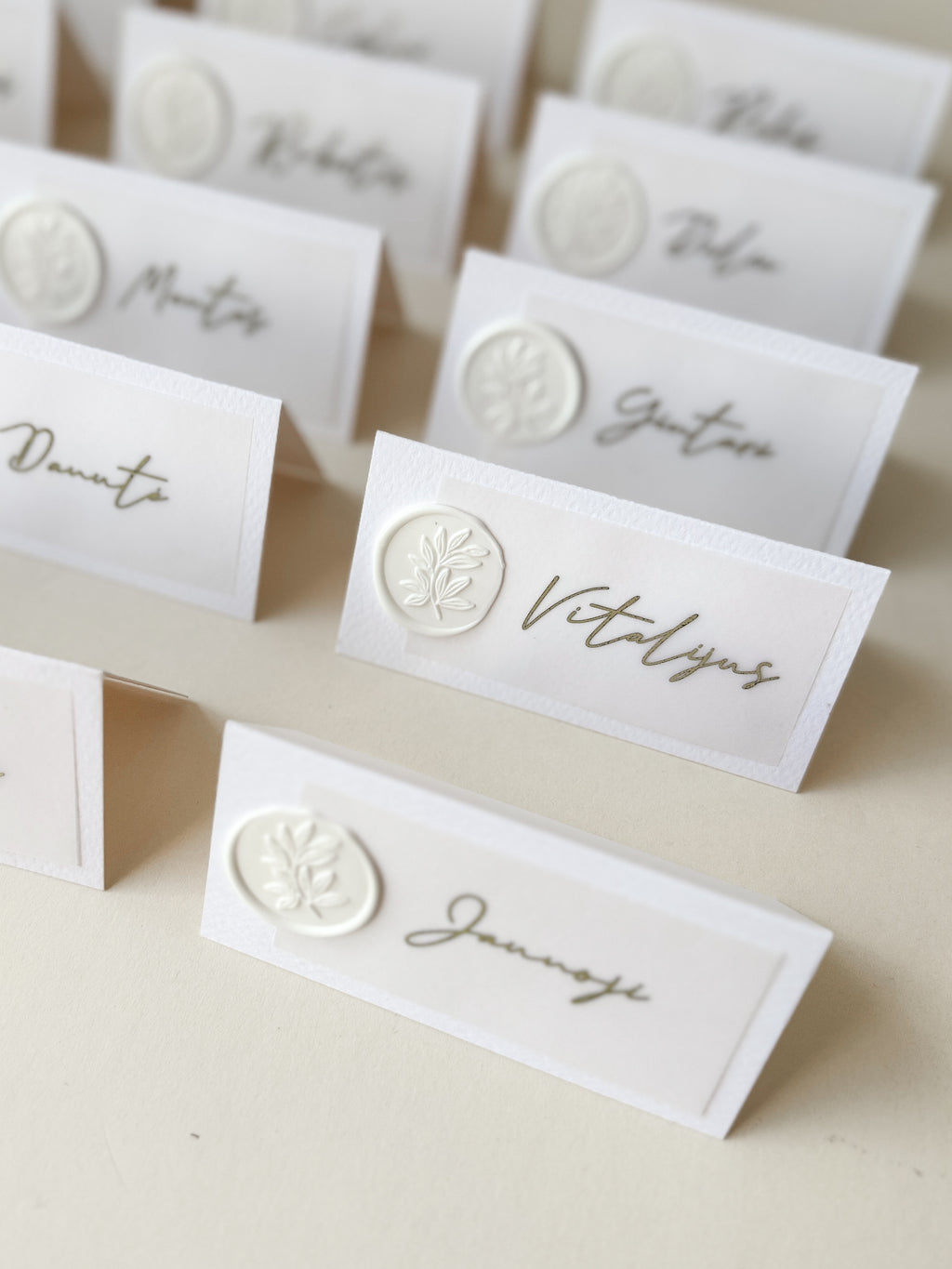 Stalo kortelės "ŠNABŽDESYS"