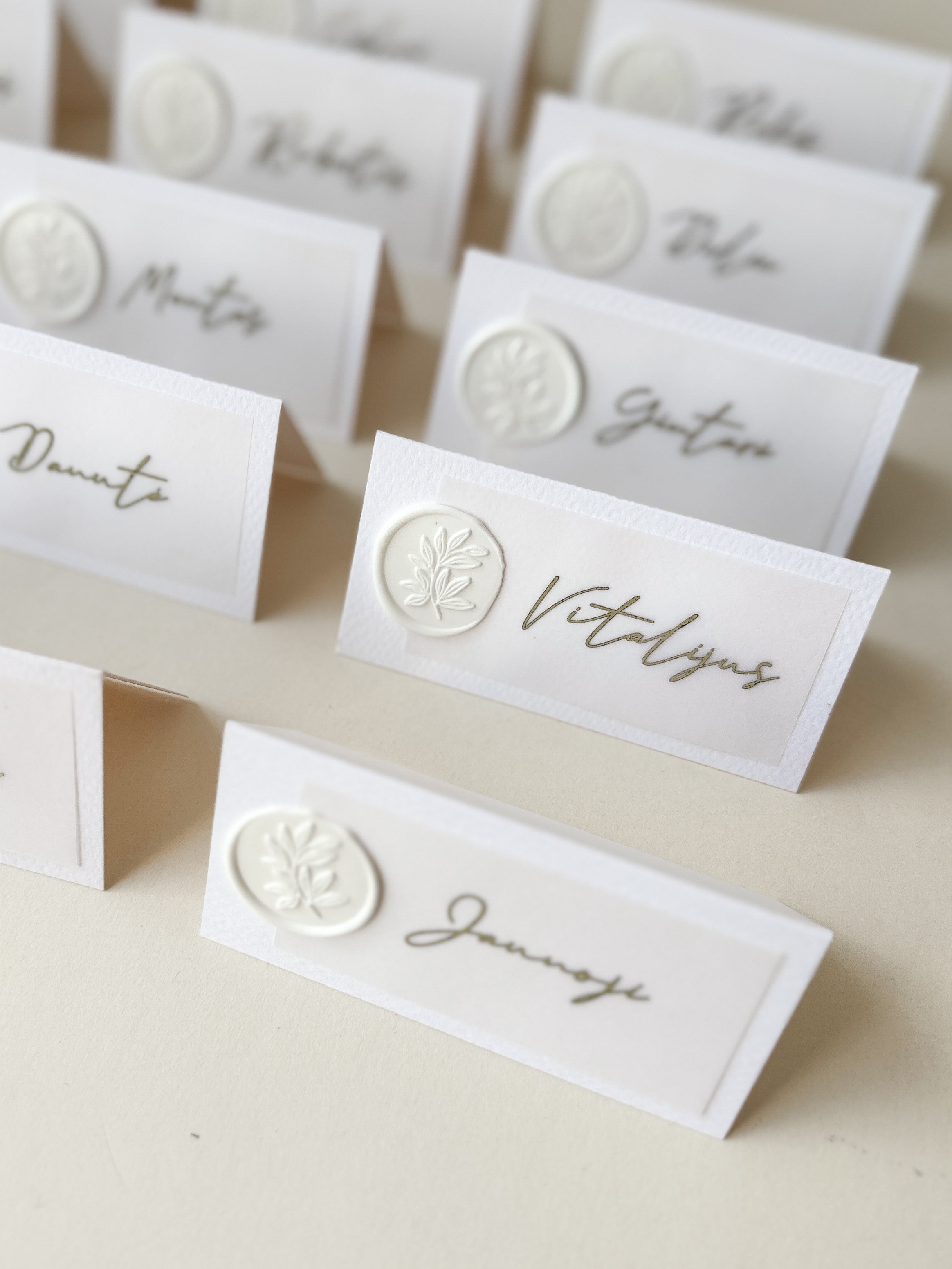 Stalo kortelės "ŠNABŽDESYS"